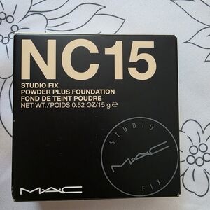 MAC Cosmetics Studio Fix Powder Plus Foundation NC15